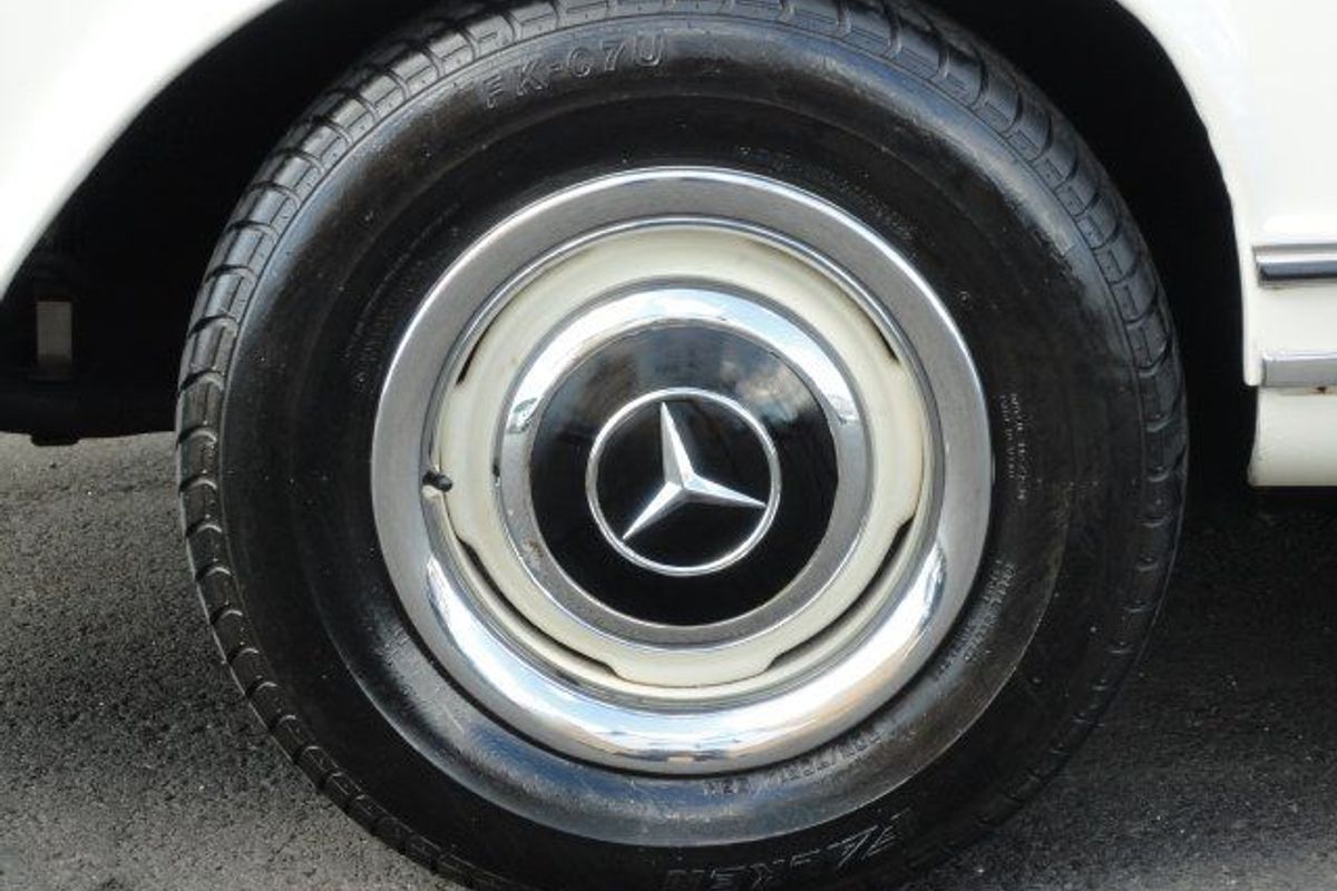 MERCEDES-BENZ 230 SL PAGODA "owned by Britt Ekland "