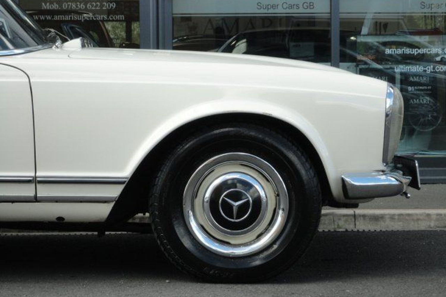 MERCEDES-BENZ 230 SL PAGODA "owned by Britt Ekland "