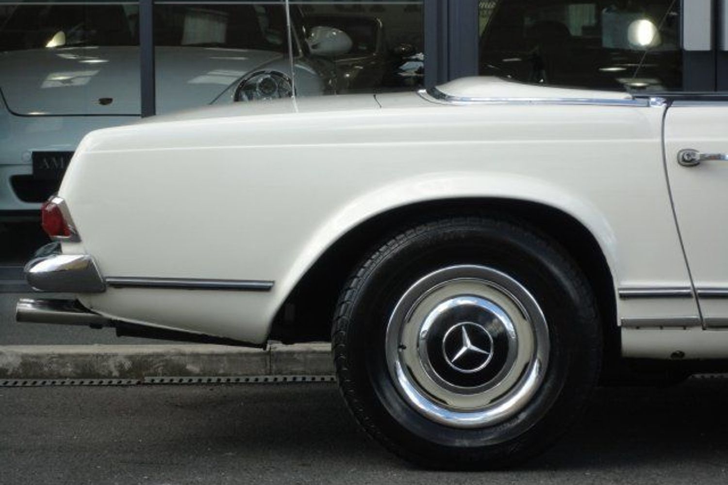 MERCEDES-BENZ 230 SL PAGODA "owned by Britt Ekland "