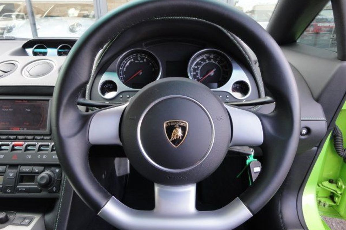LAMBORGHINI Gallardo E-Gear 520 Bhp Absolutely Crazy !!!!
