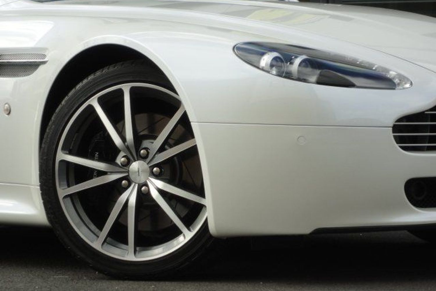 ASTON MARTIN VANTAGE V8 ROADSTER Auto/Sport Paddle Shift
