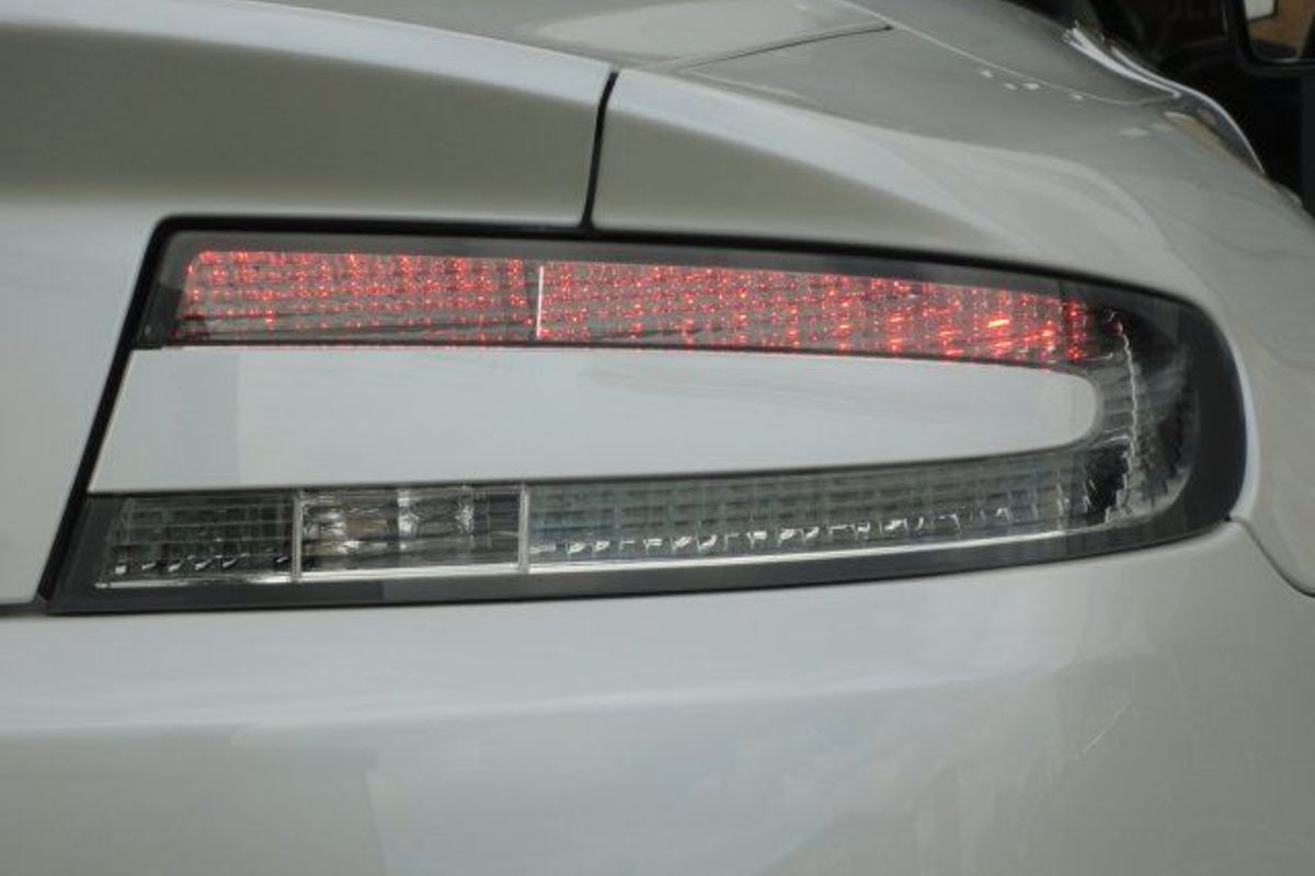 ASTON MARTIN VANTAGE V8 ROADSTER Auto/Sport Paddle Shift