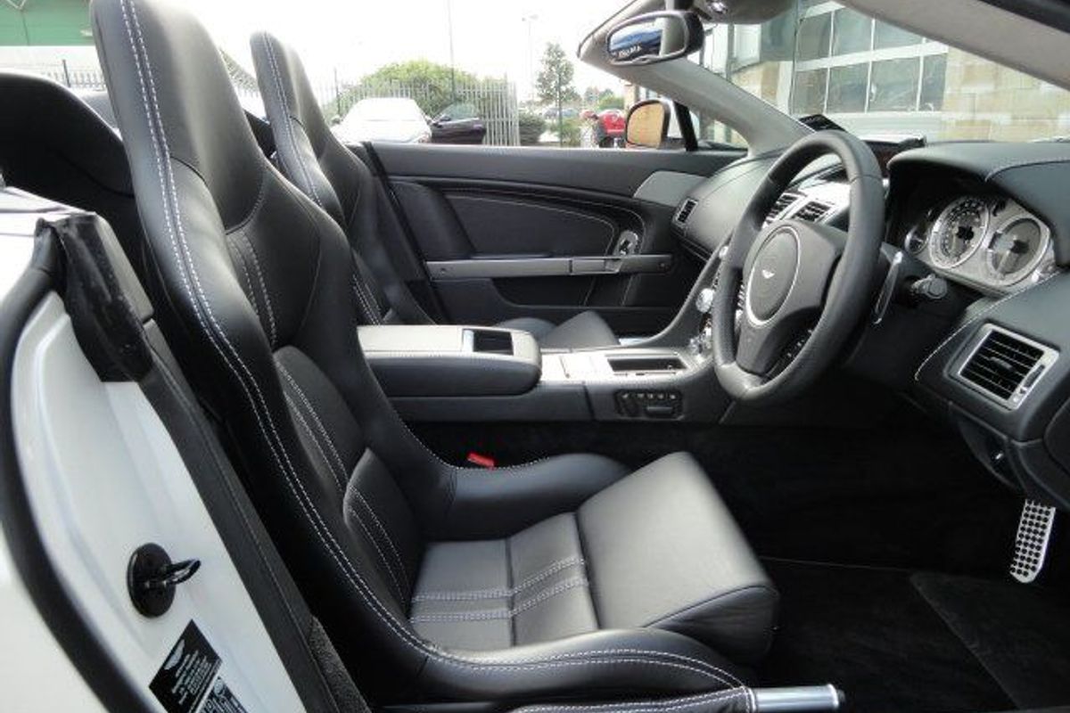 ASTON MARTIN VANTAGE V8 ROADSTER Auto/Sport Paddle Shift