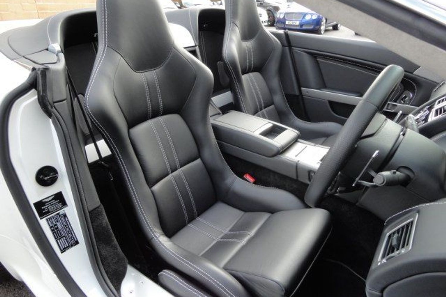 ASTON MARTIN VANTAGE V8 ROADSTER Auto/Sport Paddle Shift