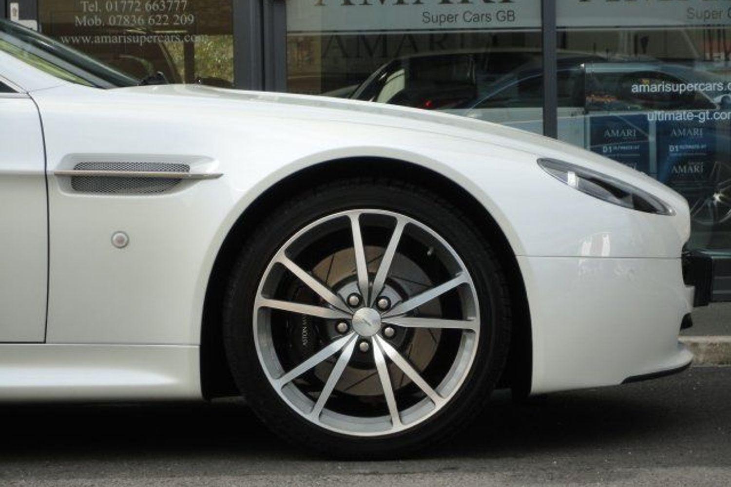 ASTON MARTIN VANTAGE V8 ROADSTER Auto/Sport Paddle Shift