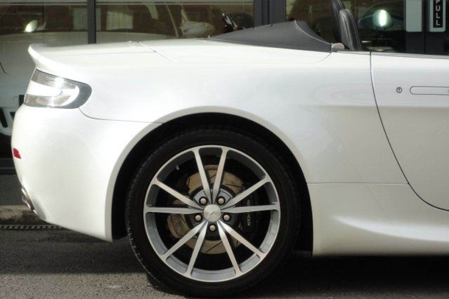 ASTON MARTIN VANTAGE V8 ROADSTER Auto/Sport Paddle Shift