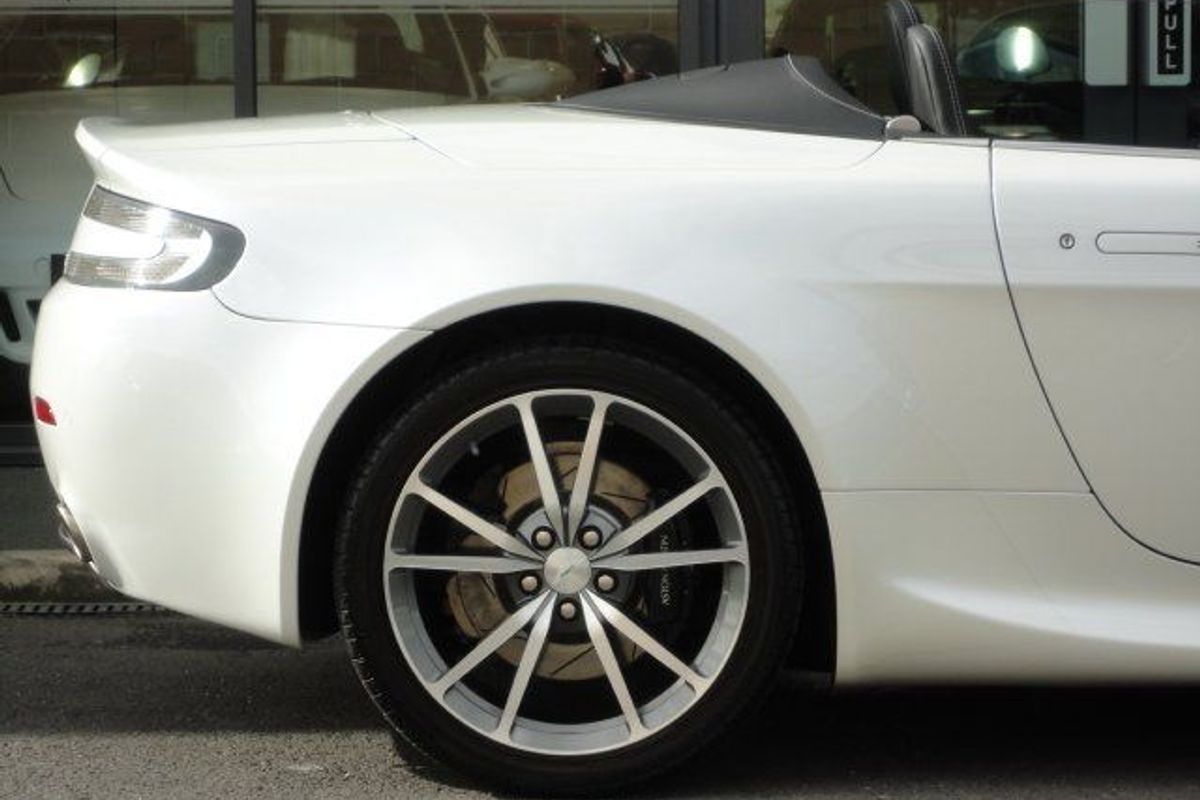 ASTON MARTIN VANTAGE V8 ROADSTER Auto/Sport Paddle Shift
