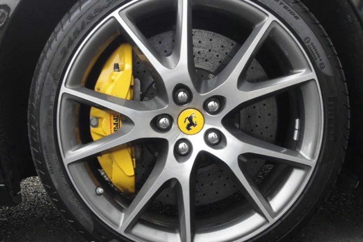 FERRARI California F1