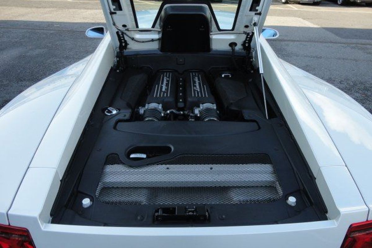 LAMBORGHINI Gallardo LP560-4 (Finished In Pearlescent Balloon White)