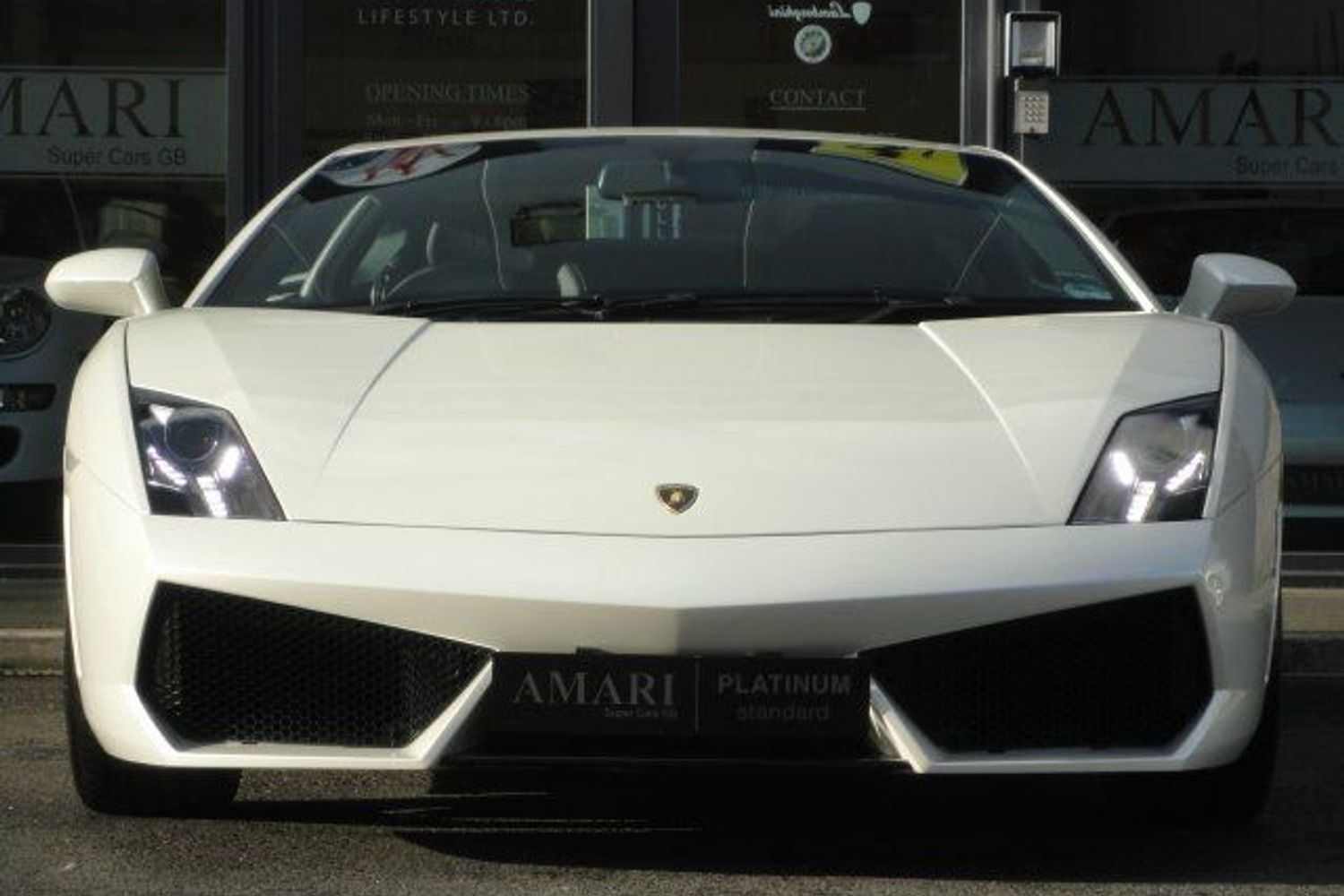 LAMBORGHINI Gallardo LP560-4 (Finished In Pearlescent Balloon White)