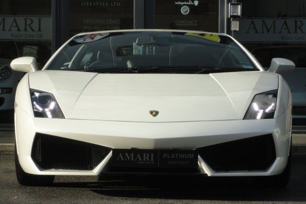 LAMBORGHINI Gallardo LP560-4 (Finished In Pearlescent Balloon White)
