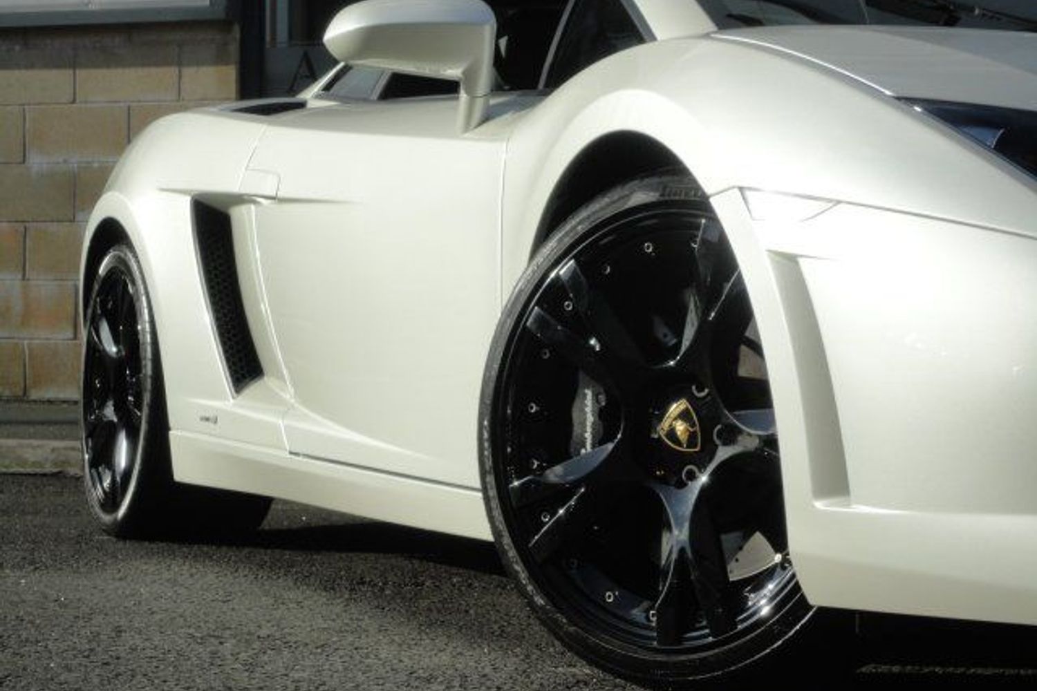 LAMBORGHINI Gallardo LP560-4 (Finished In Pearlescent Balloon White)