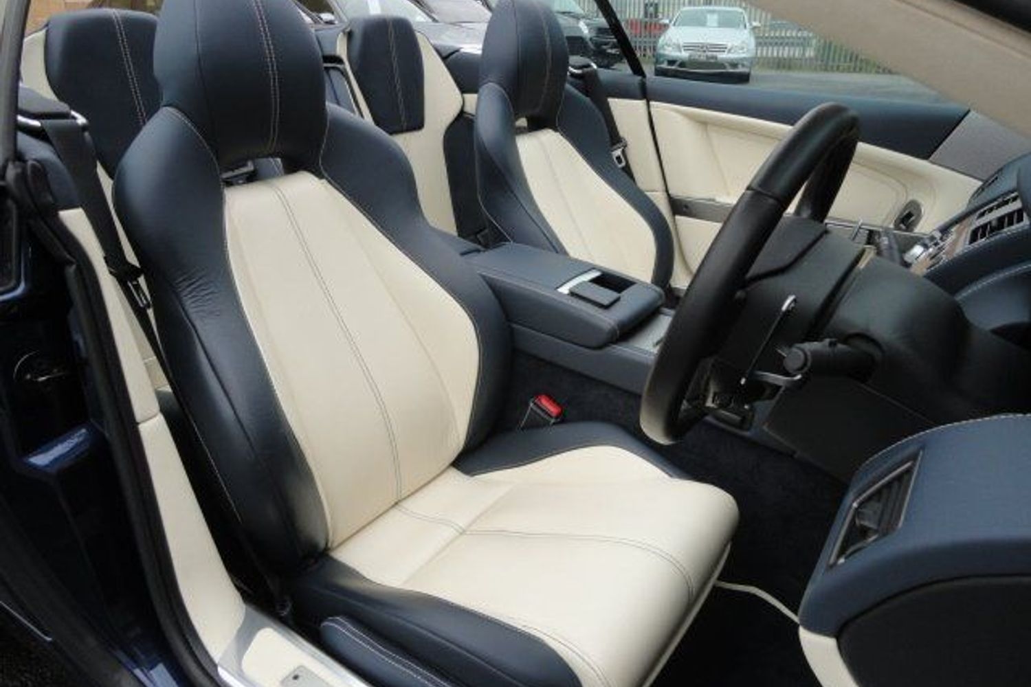 ASTON MARTIN DB9 V12 VOLANTE S