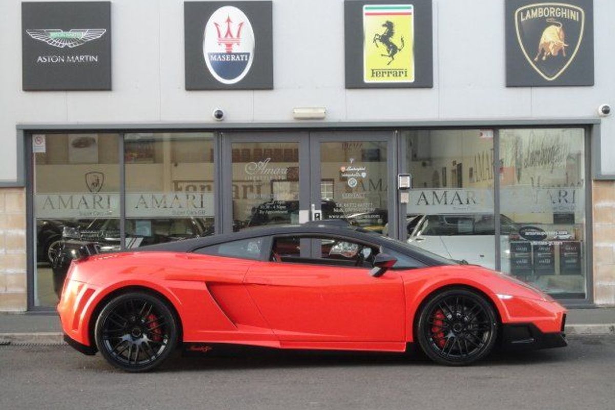 LAMBORGHINI Invidia Wide Arch Conversion