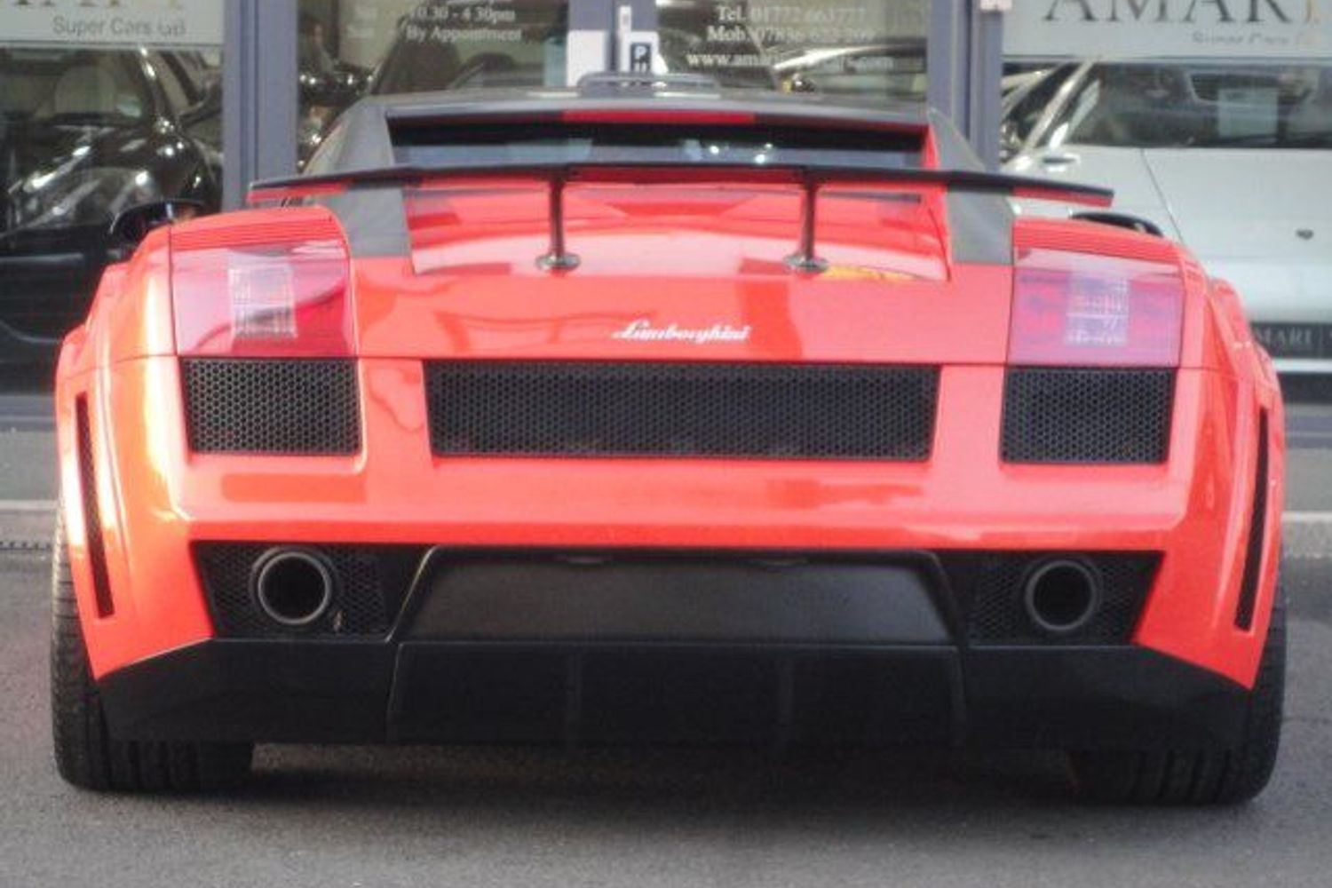 LAMBORGHINI Invidia Wide Arch Conversion