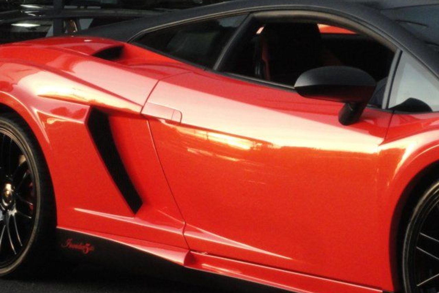 LAMBORGHINI Invidia Wide Arch Conversion