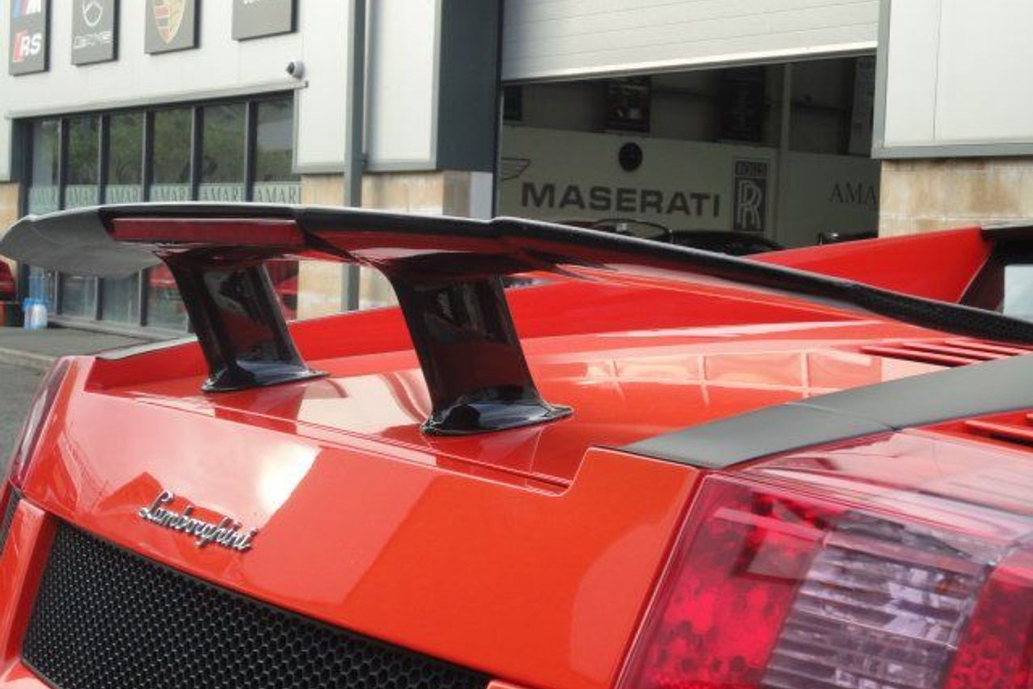 LAMBORGHINI Invidia Wide Arch Conversion