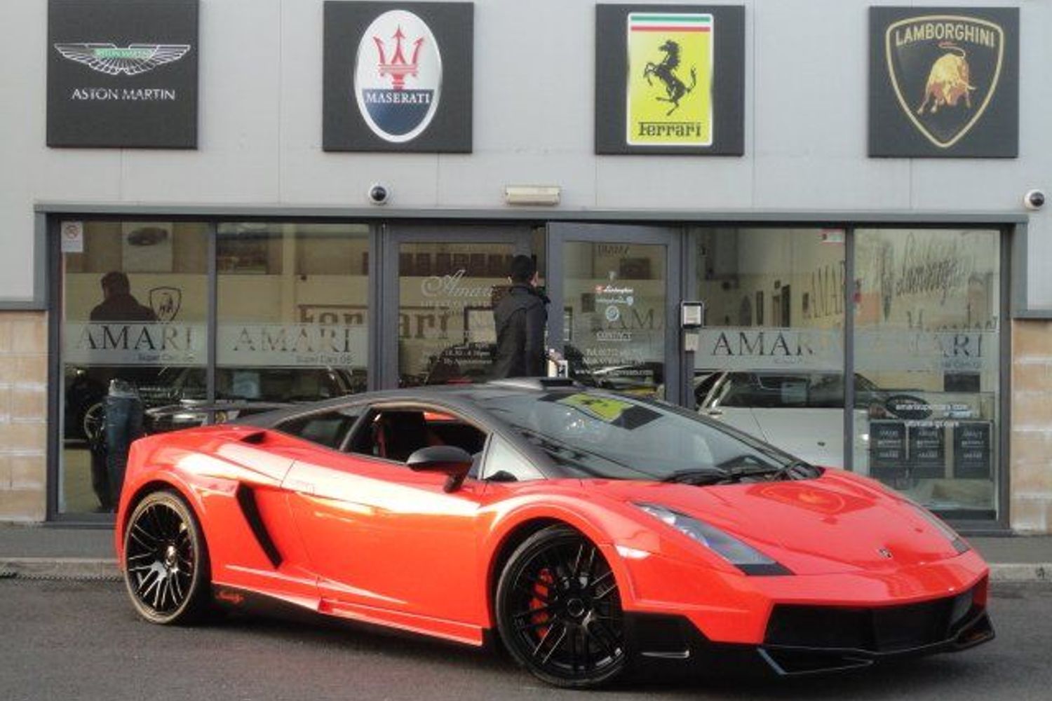 LAMBORGHINI Invidia Wide Arch Conversion