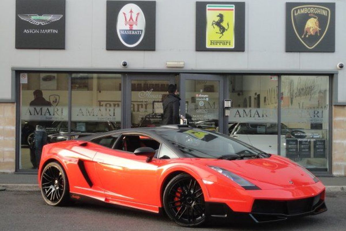 LAMBORGHINI Invidia Wide Arch Conversion