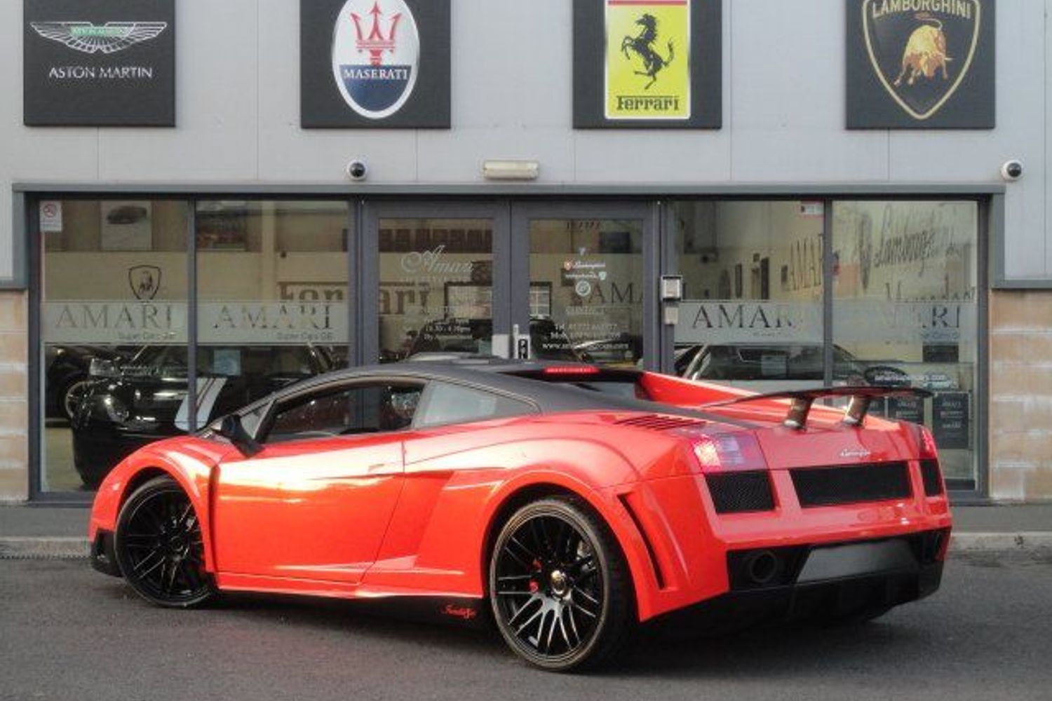LAMBORGHINI Invidia Wide Arch Conversion