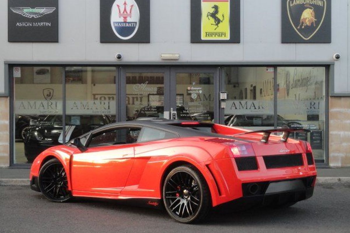LAMBORGHINI Invidia Wide Arch Conversion