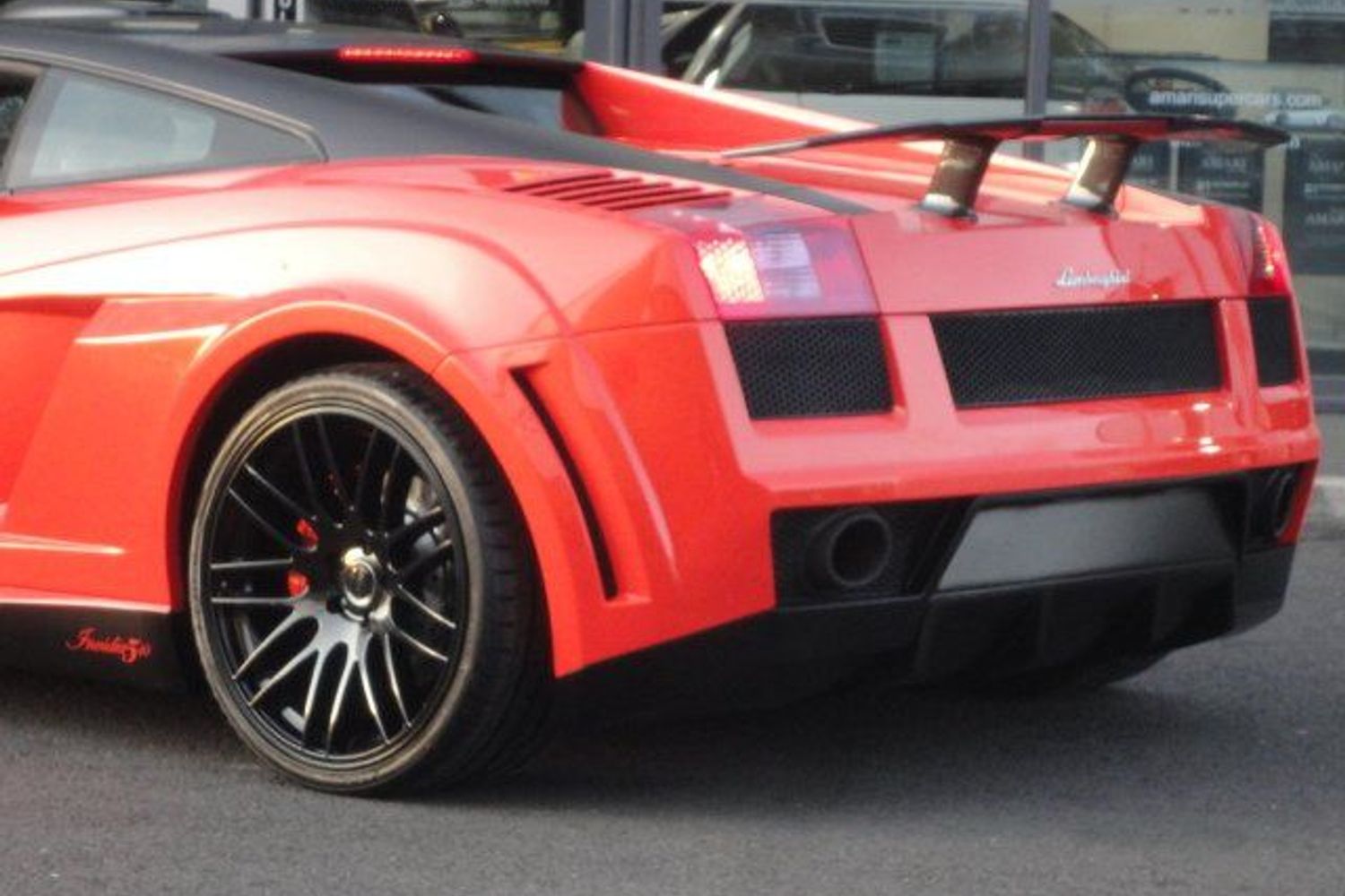 LAMBORGHINI Invidia Wide Arch Conversion