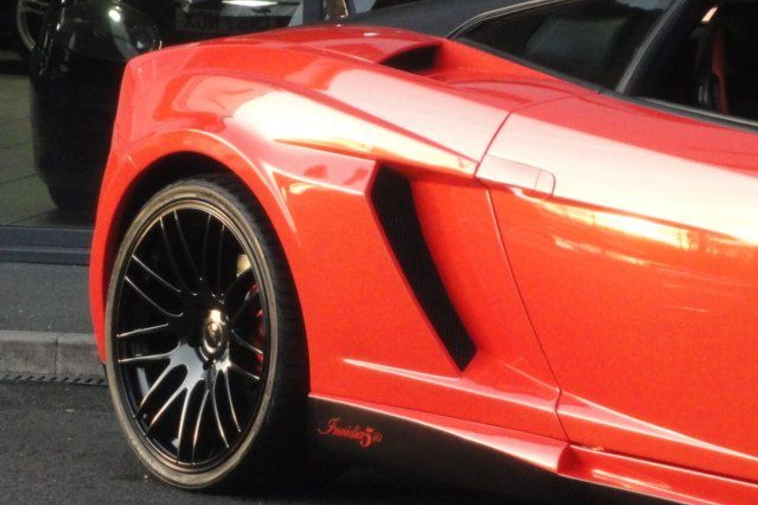 LAMBORGHINI Invidia Wide Arch Conversion