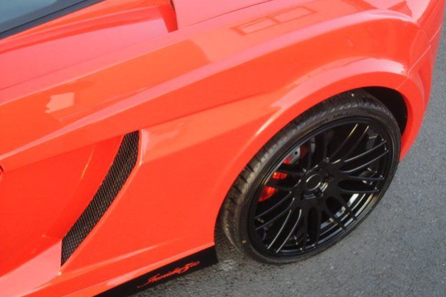 LAMBORGHINI Invidia Wide Arch Conversion