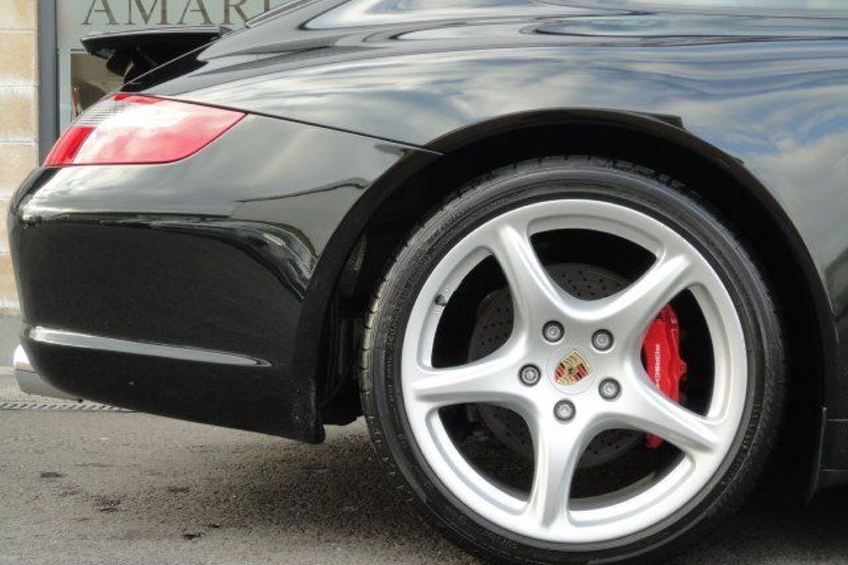 PORSCHE 997 C2 3.8 with Sports Chrono Package Plus