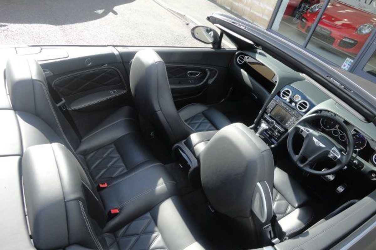 BENTLEY GTC Speed in Matte Black