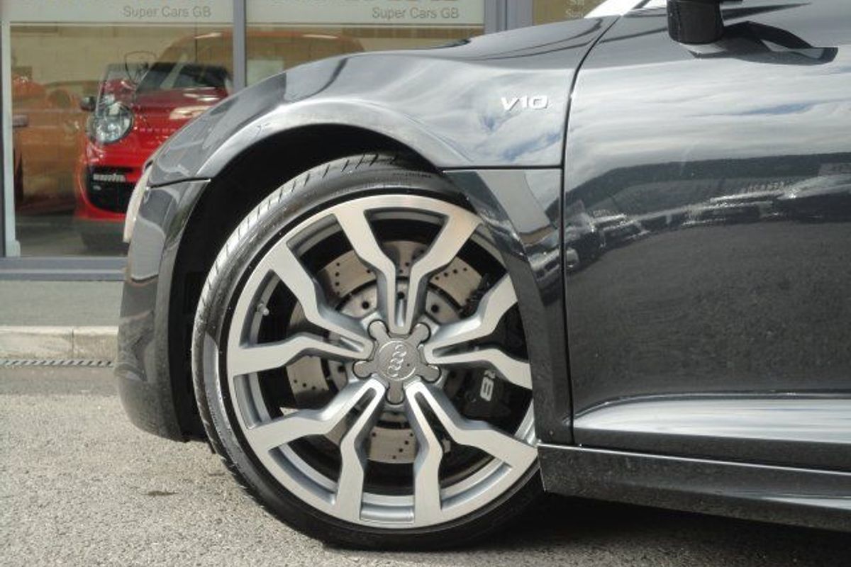 AUDI R8 V10 Spyder R-Tronic