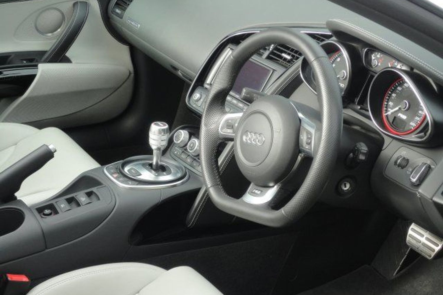 AUDI R8 V10 Spyder R-Tronic