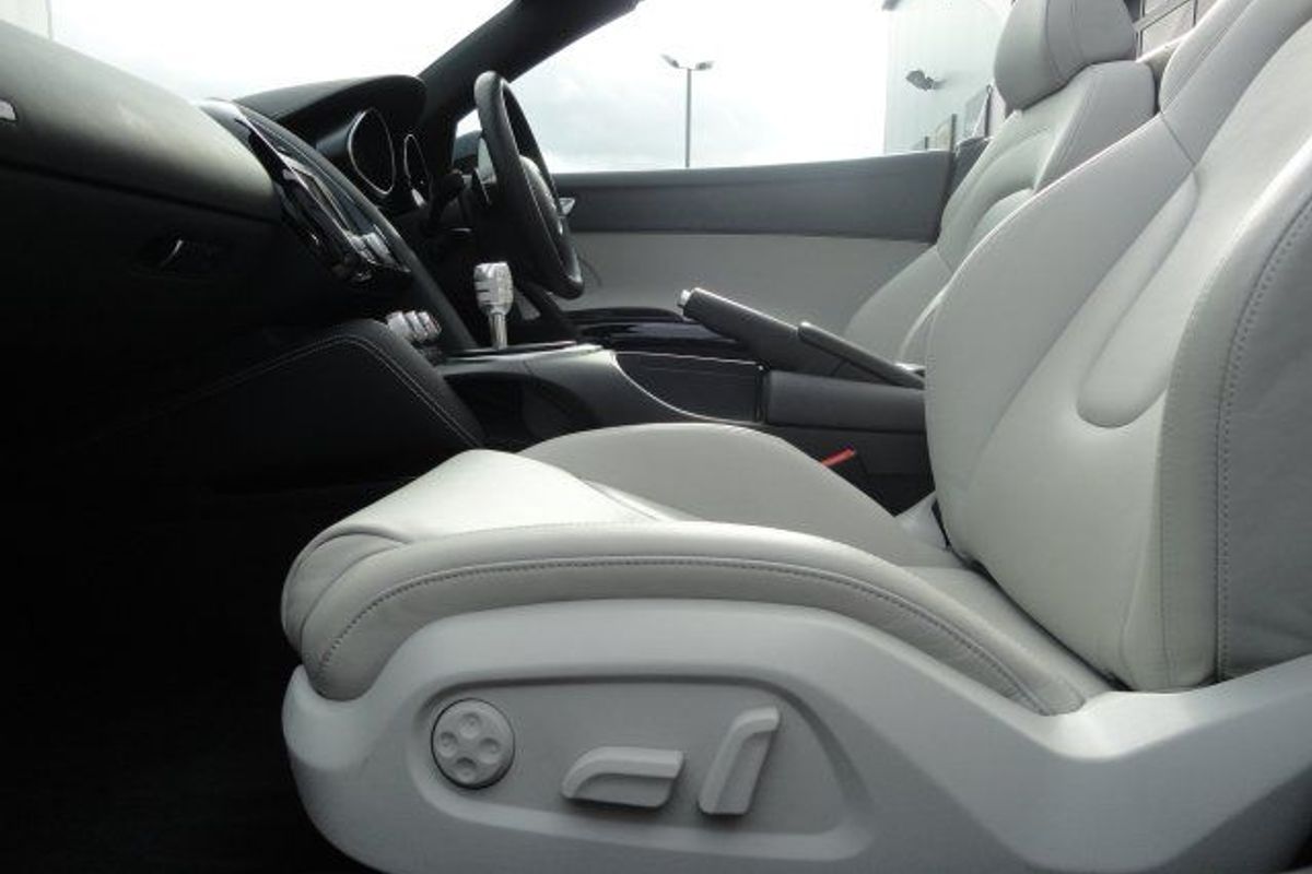 AUDI R8 V10 Spyder R-Tronic