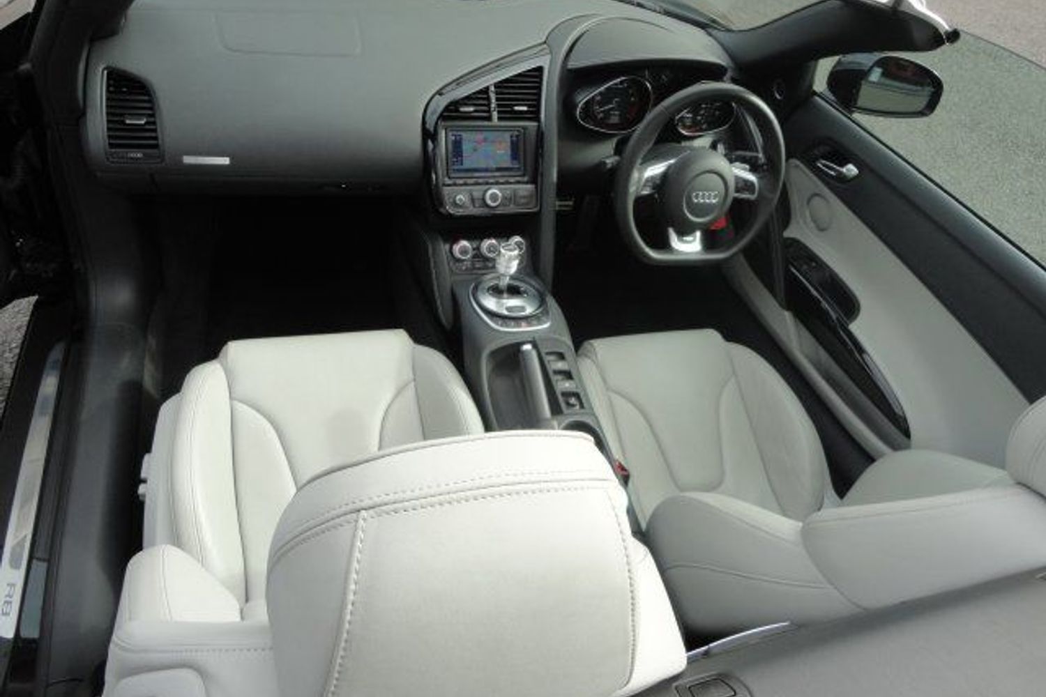 AUDI R8 V10 Spyder R-Tronic