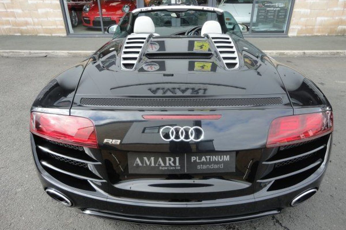 AUDI R8 V10 Spyder R-Tronic