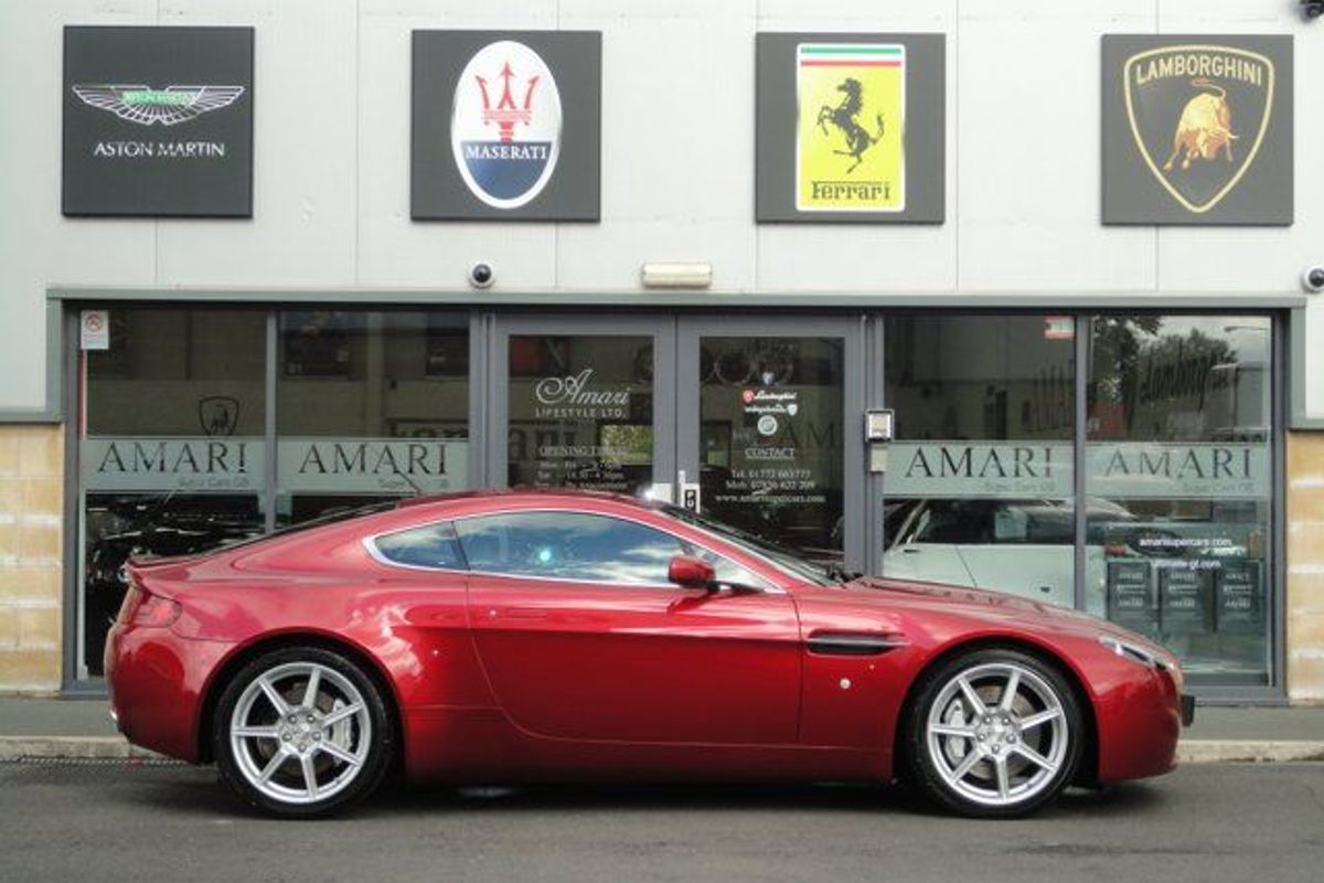 ASTON MARTIN Vantage V8