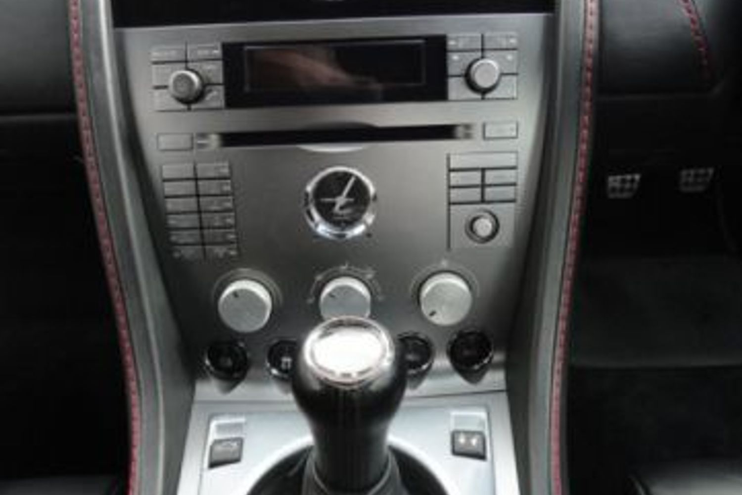 ASTON MARTIN Vantage V8
