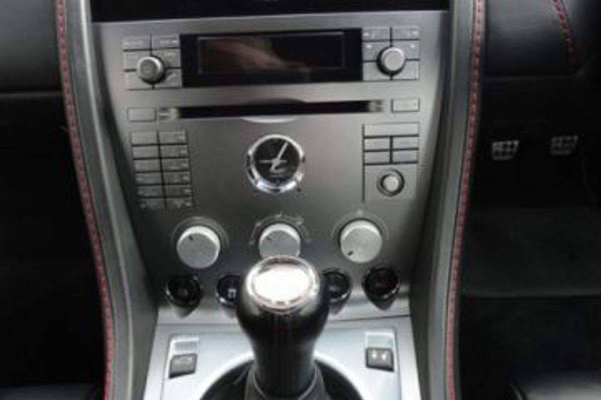 ASTON MARTIN Vantage V8