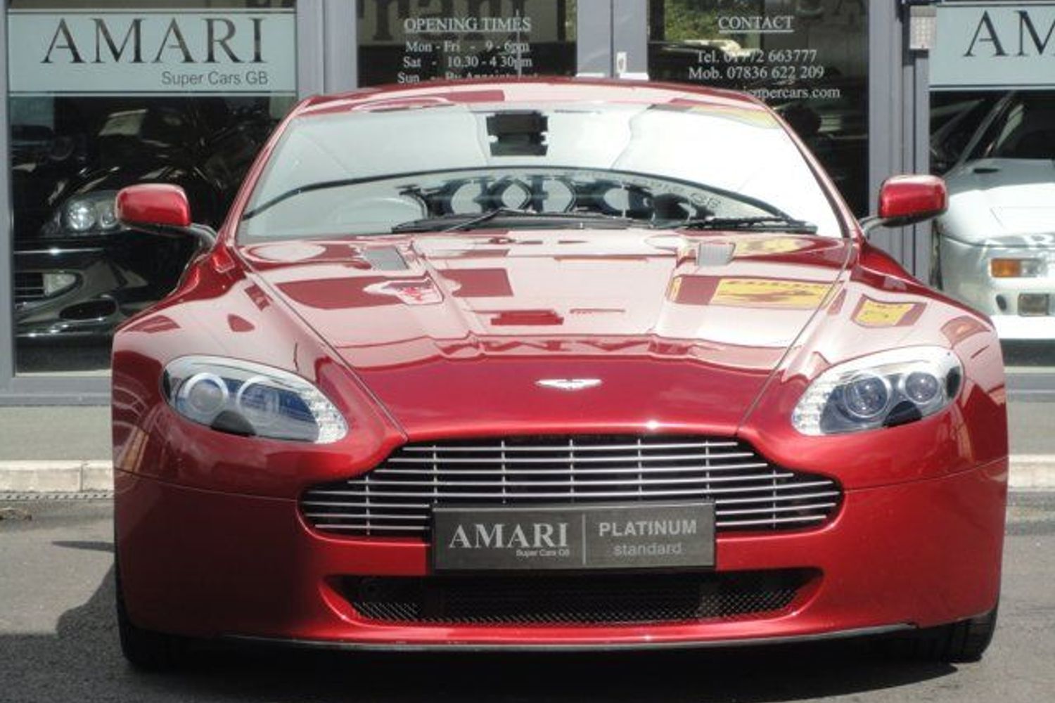 ASTON MARTIN Vantage V8