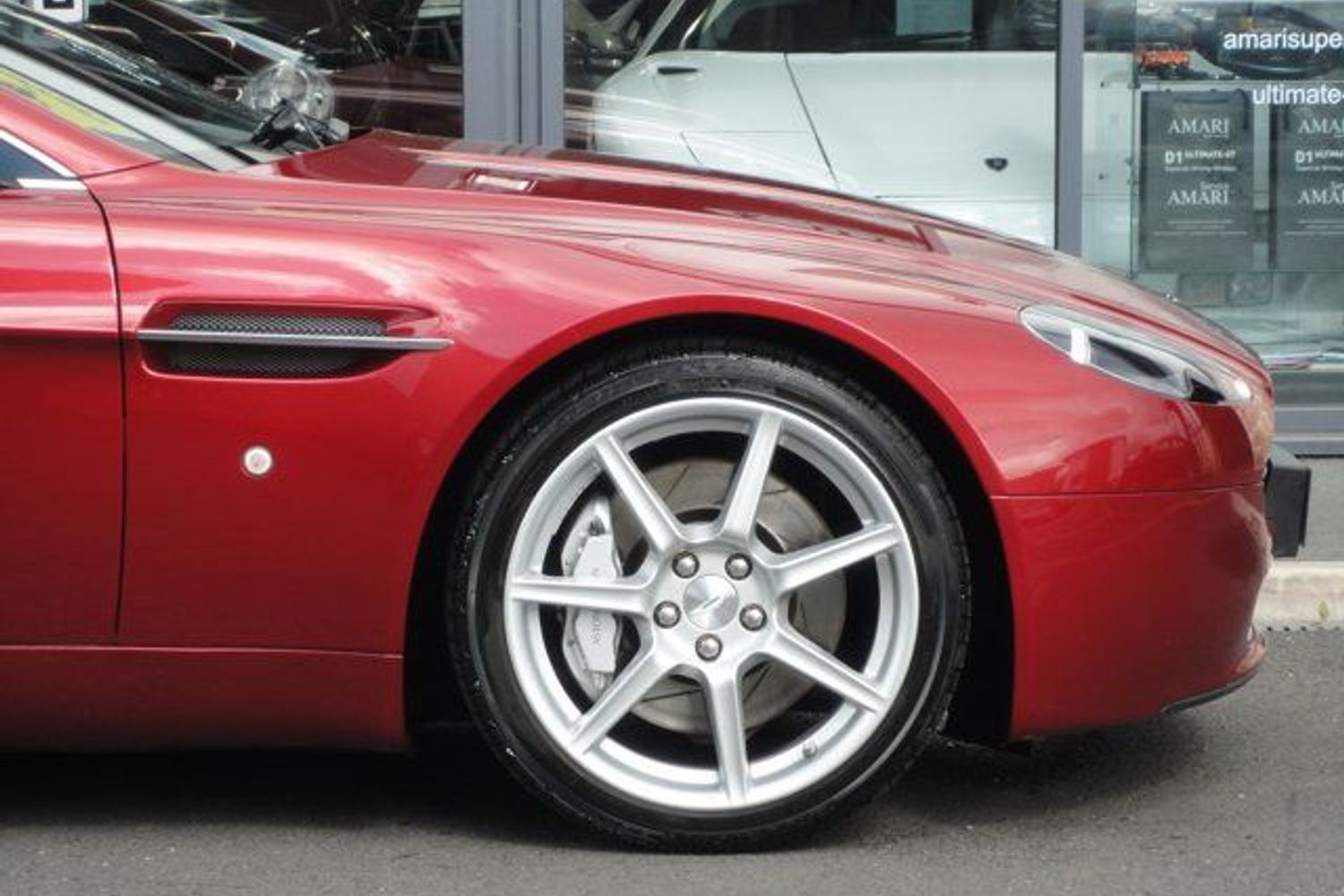 ASTON MARTIN Vantage V8