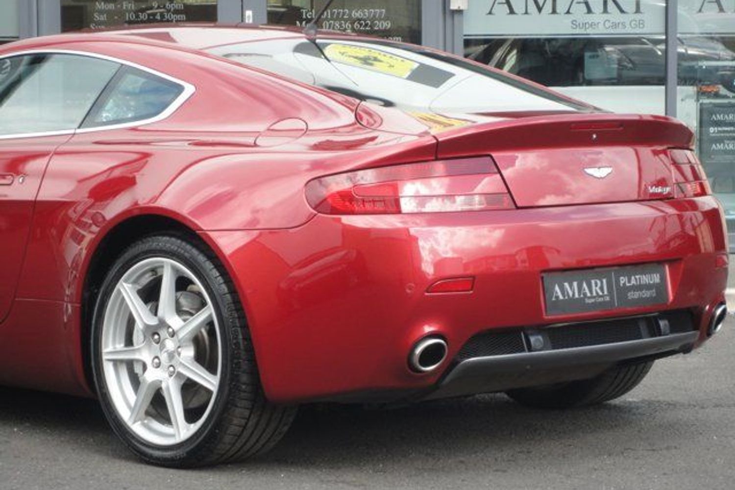ASTON MARTIN Vantage V8