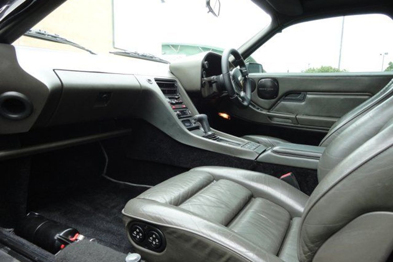 PORSCHE 928 S4 5.0 V8