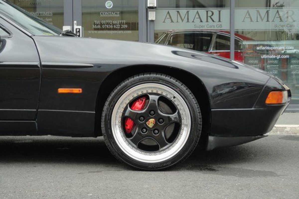 PORSCHE 928 S4 5.0 V8