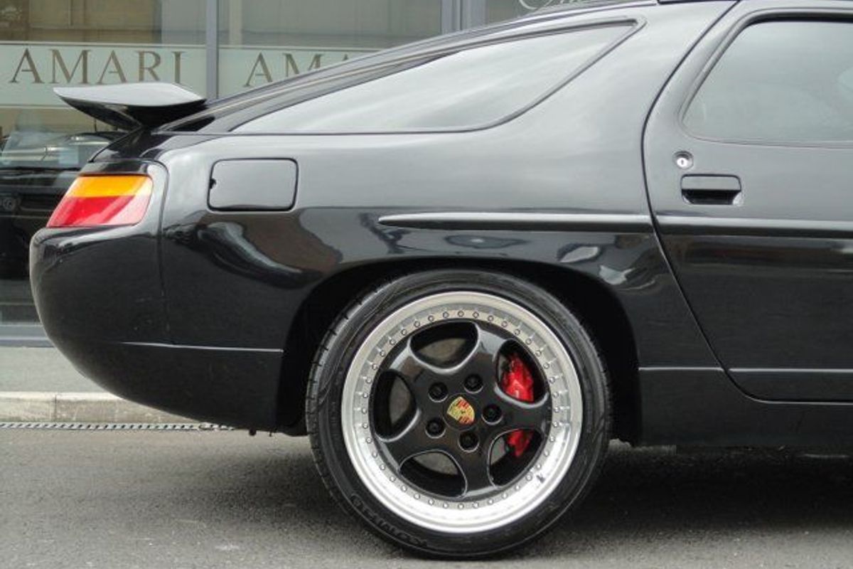PORSCHE 928 S4 5.0 V8