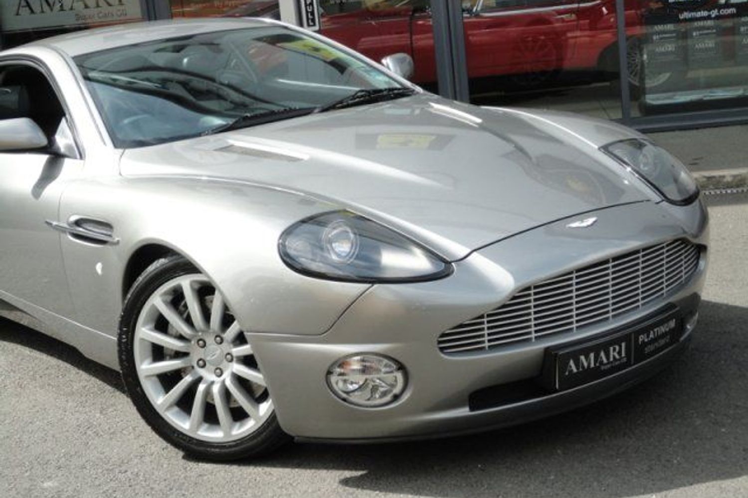 Aston Martin Vanquish V12