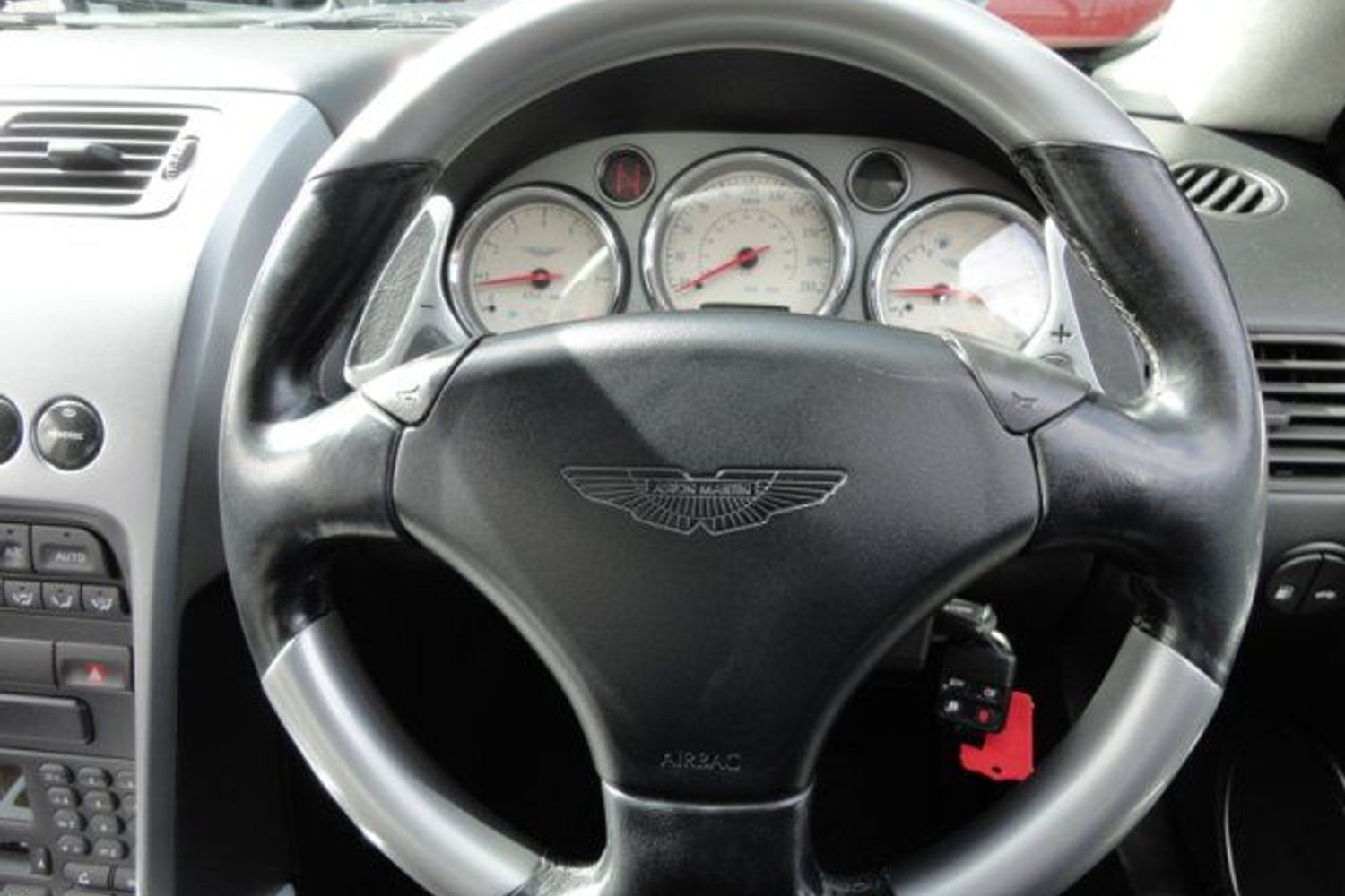 Aston Martin Vanquish V12
