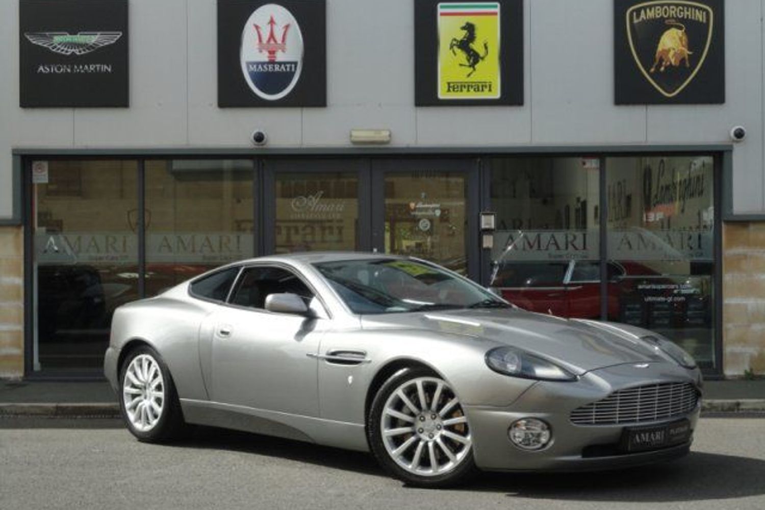 Aston Martin Vanquish V12