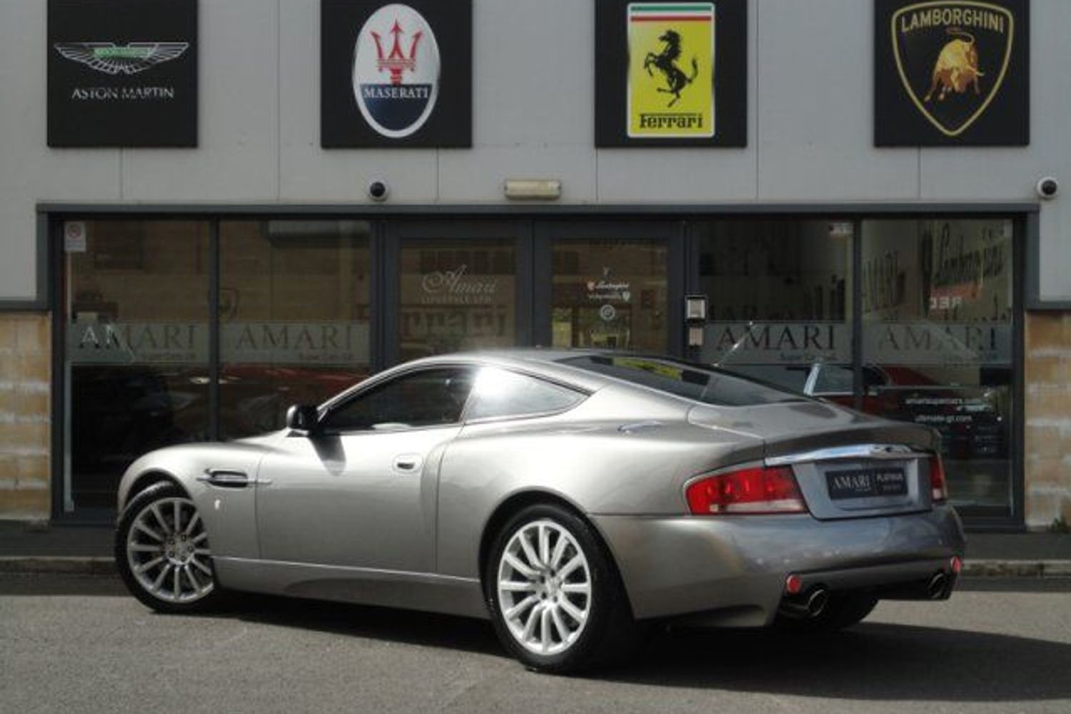 Aston Martin Vanquish V12