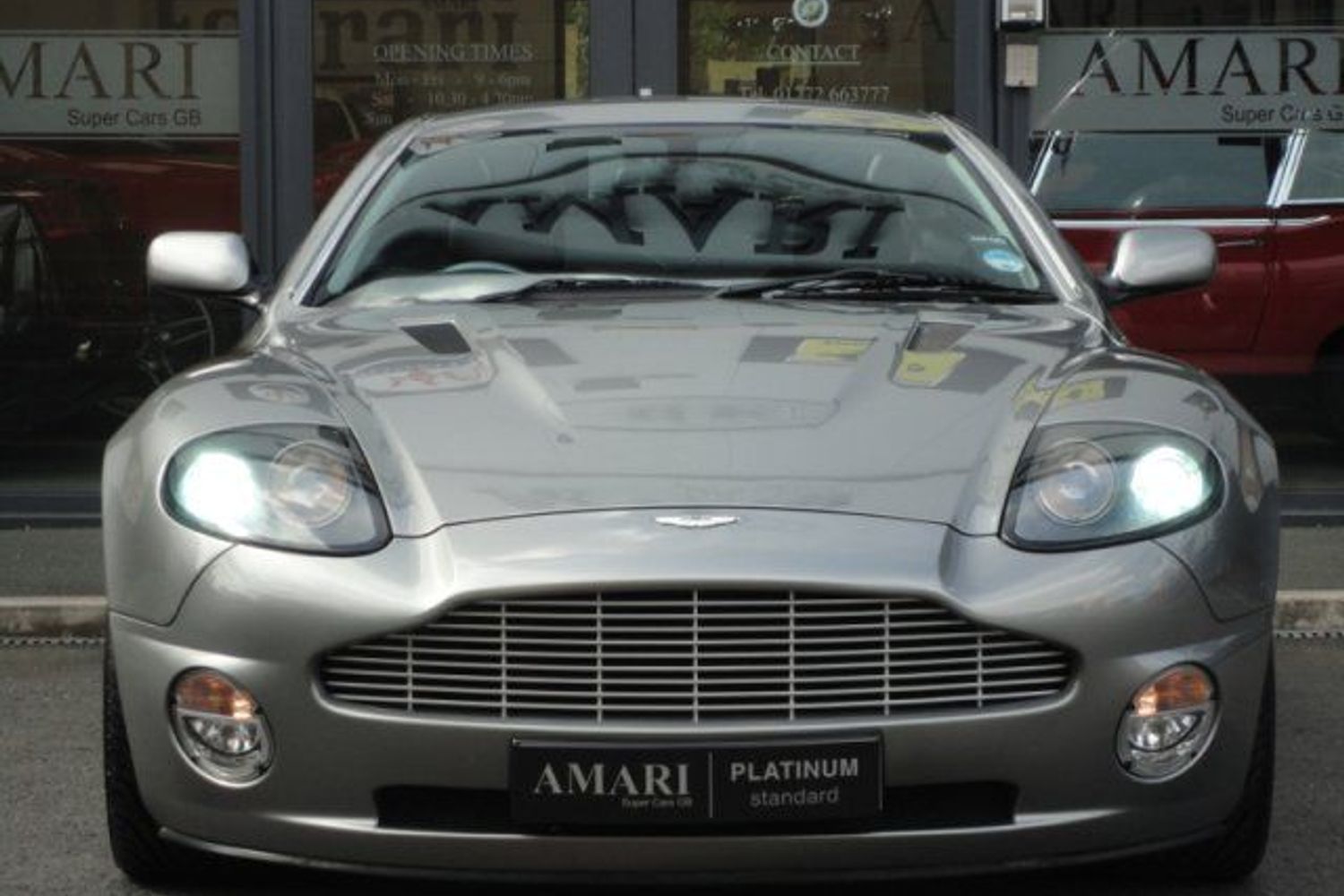 Aston Martin Vanquish V12