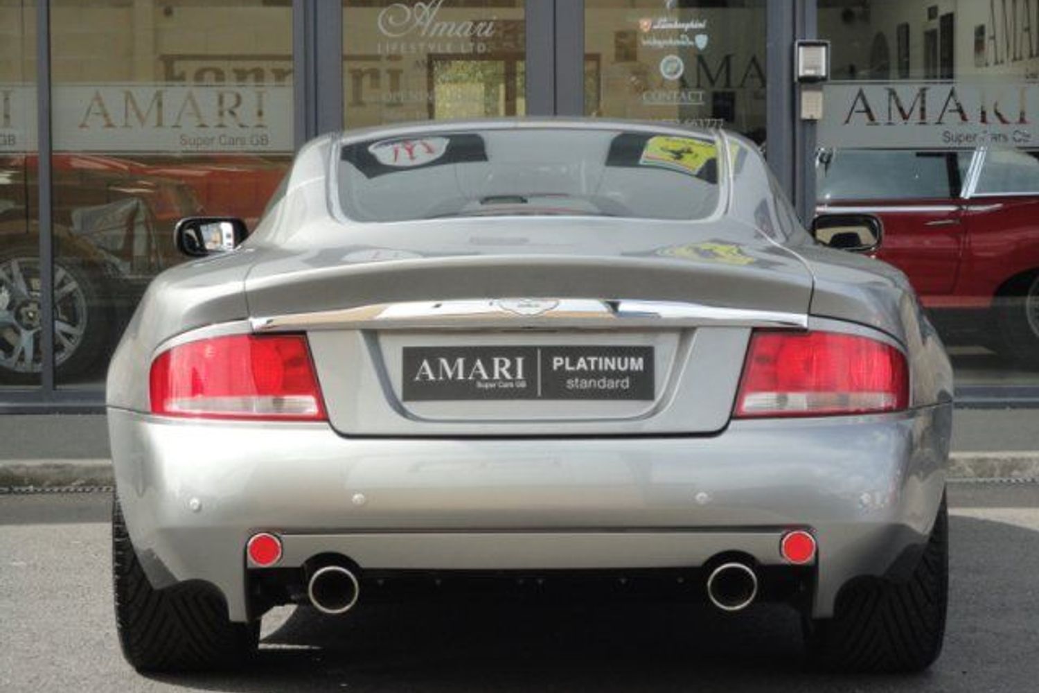 Aston Martin Vanquish V12